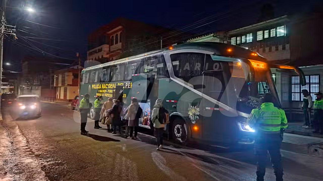 Vuelo humanitario evacúa a ciudadanos bolivianos varados por crisis fronteriza en Puno