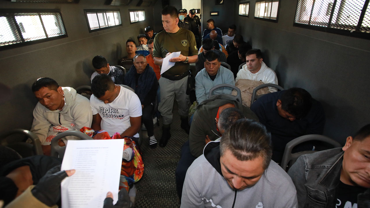 Anuncian traslado de presos de Arequipa a Pasco