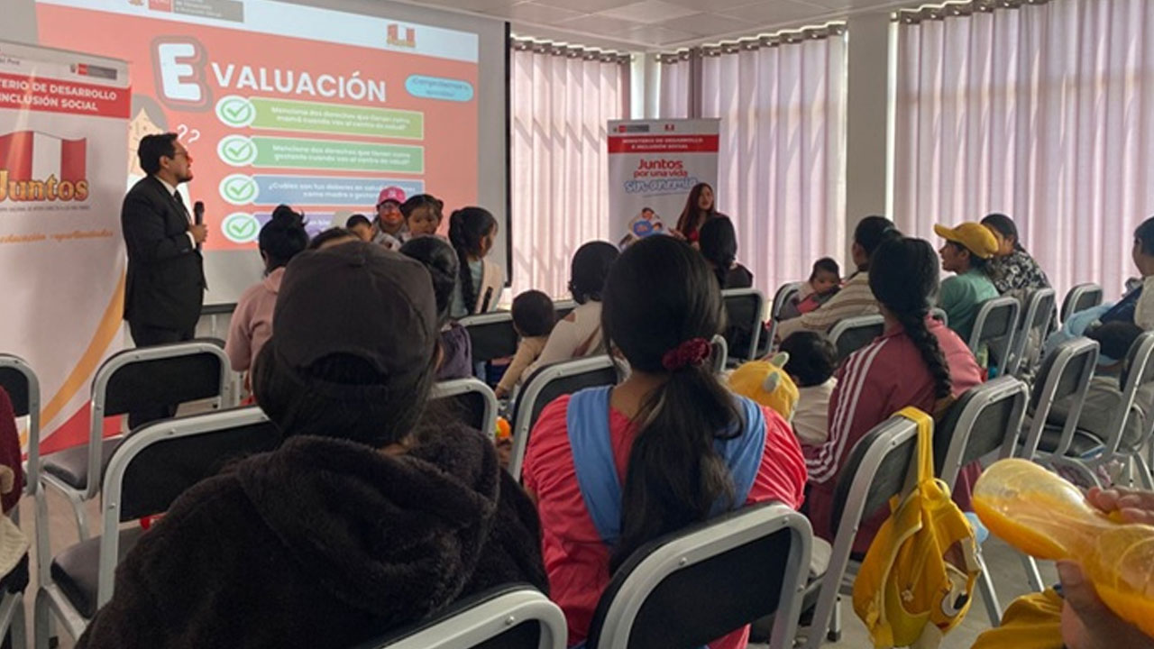 Más de 40 familias participan en taller contra la anemia