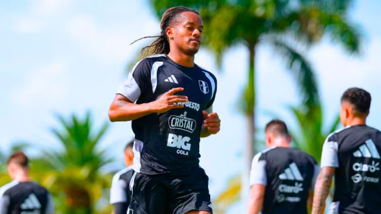 Bajo la lluvia y sin pausa: la selección peruana intensifica trabajos en Miami