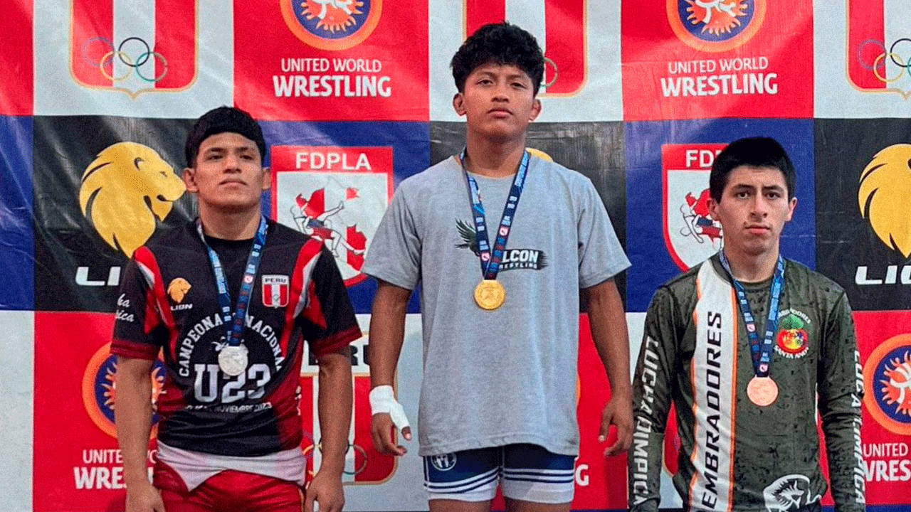 André Huarcaya se corona campeón nacional U23 de lucha libre y clasifica al Panamericano 2026