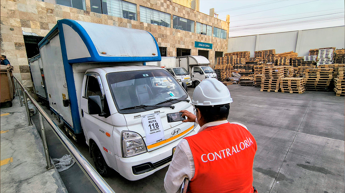 Contraloría acusa a diez servidores de ONPE por retrasos de comicios