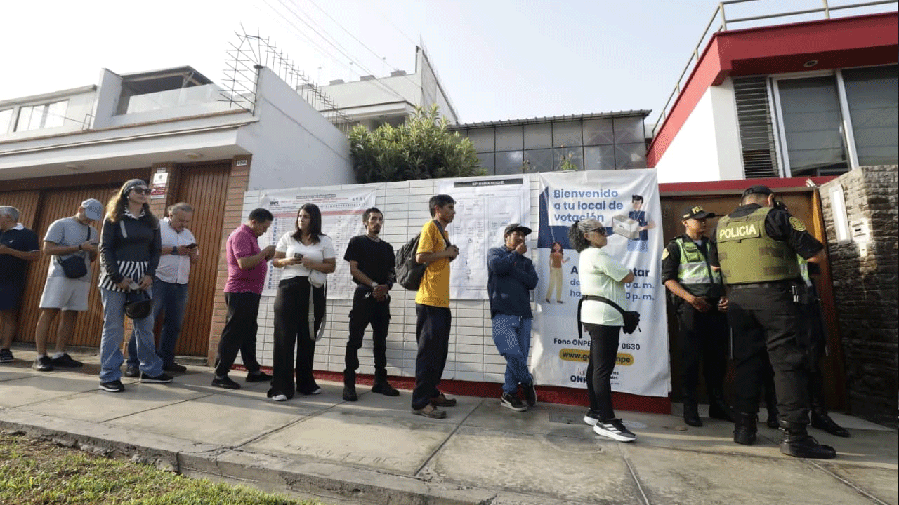 Hay 54 mesas de sufragio sin instalar en Lima, no les entregaron material electoral